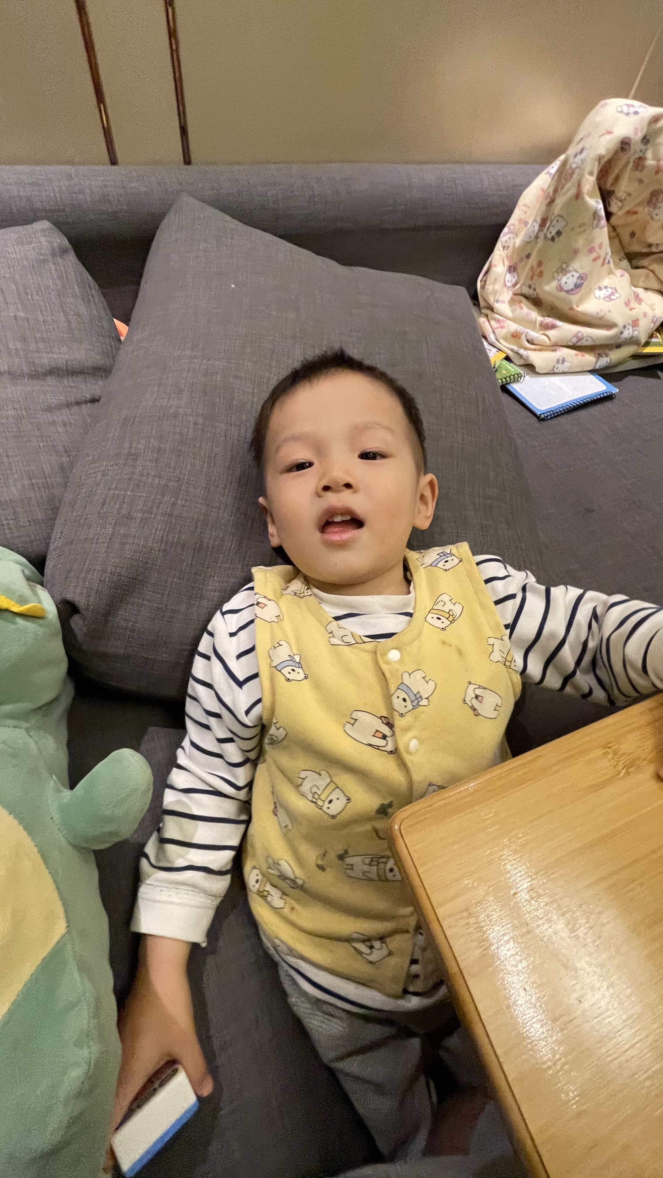 装哭装笑，本来是想录视频的，结果“录完”才发现是拍照